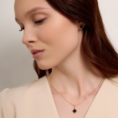 Подвеска из золота с ониксом