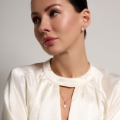 Подвеска из золота с перламутром