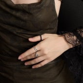 Кольцо из серебра с фианитами