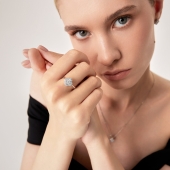 Кольцо из белого золота с выращенными бриллиантами