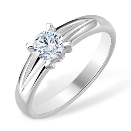 Кольцо из золота с выращенными бриллиантами