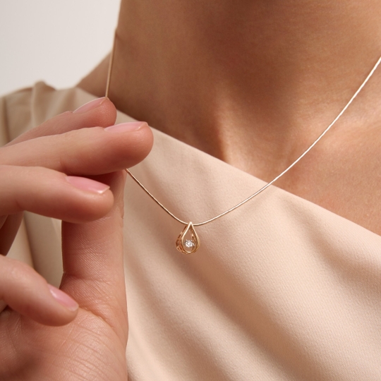 Подвеска из золота с эмалью