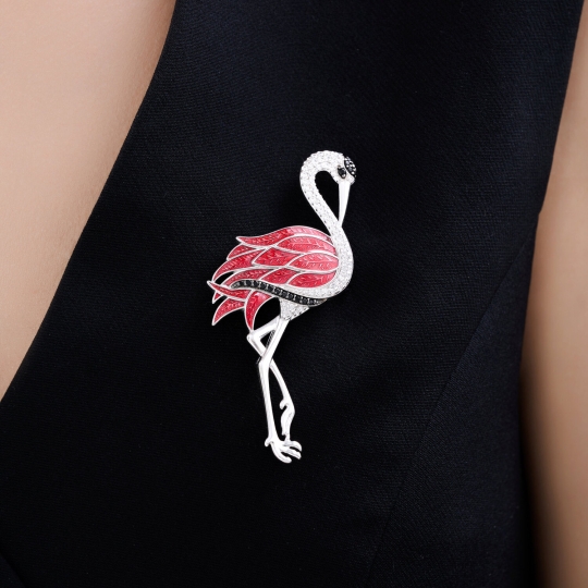 Брошь из серебра с фианитами 