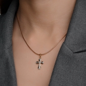 Подвеска-крест из комбинированного золота с бриллиантами