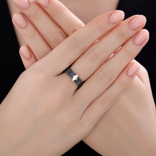 Кольцо из золота с фианитами