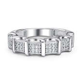 Кольцо из серебра с фианитами