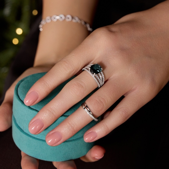 Кольцо из серебра с топазами и фианитами