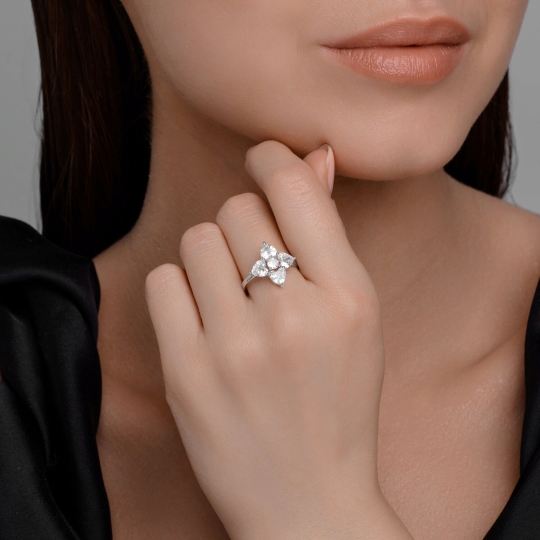 Колье из серебра с фианитами