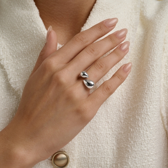 Кольцо из серебра с эмалью и фианитами