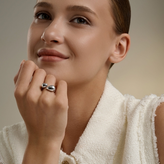 Кольцо из серебра с эмалью и фианитами