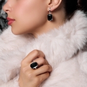 Кольцо из серебра с ювелирным кристаллом