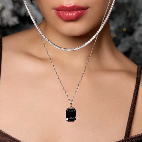 Кольцо из серебра с ювелирным кристаллом