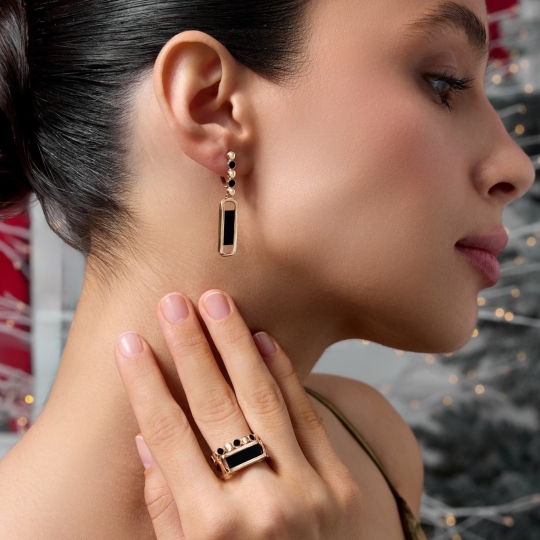 Подвеска из золота с эмалью и фианитом