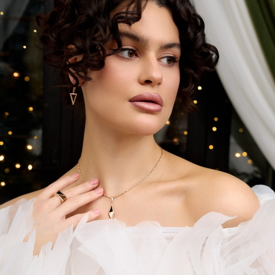 Подвеска из золота с фианитом