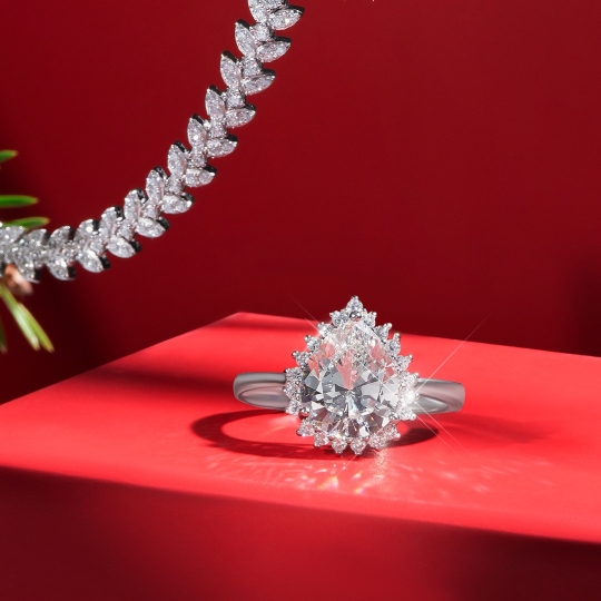 Серьги из серебра с фианитами