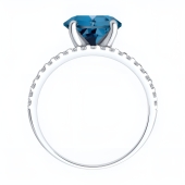 Кольцо из серебра с ювелирным кристаллом и фианитами