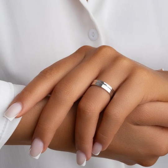 Кольцо из серебра с фианитами