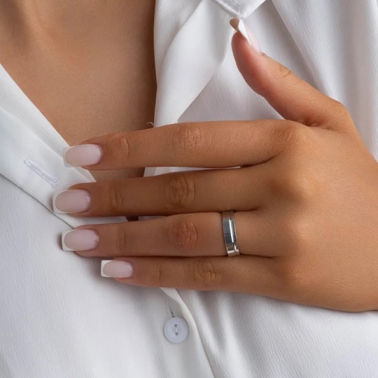 Кольцо из серебра с фианитами