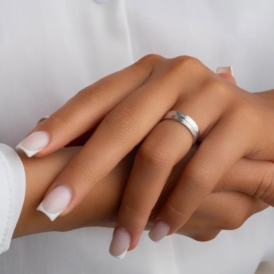 Обручальное кольцо из серебра с позолотой