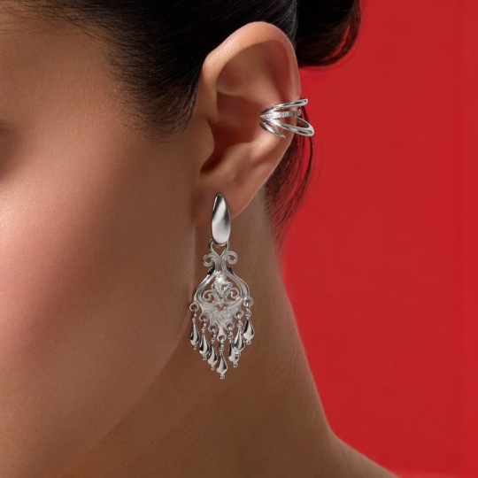 Серьги из серебра с ювелирными кристаллами