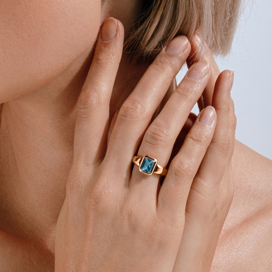 Кольцо из золота с выращенным бриллиантом