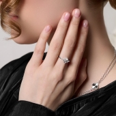 Кольцо из серебра с фианитами