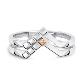 Кольцо из серебра с золотой вставкой и бриллиантом