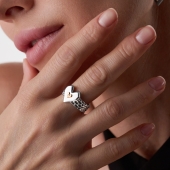 Кольцо из серебра с золотой вставкой и бриллиантом