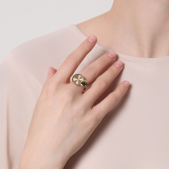 Кольцо из белого золота с алмазной гранью