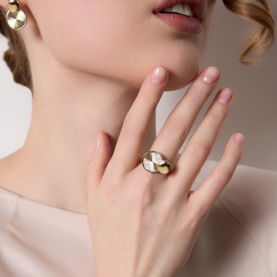 Кольцо из белого золота с алмазной гранью