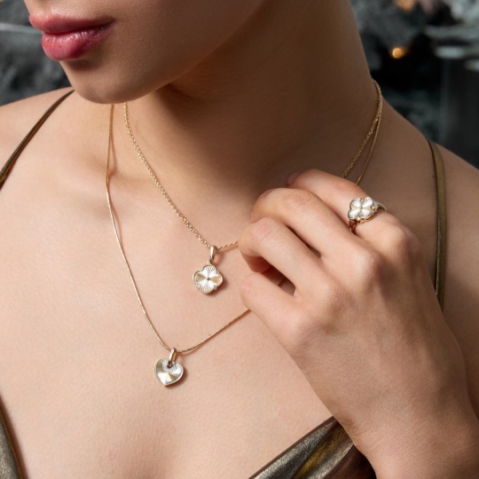 Кольцо из золота с алмазной гранью и фианитами