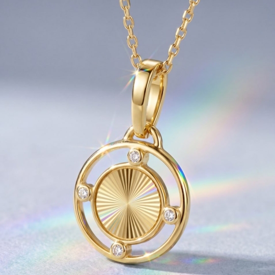 Подвеска из золота с выращенными бриллиантами