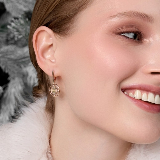 Серьги из белого золота с алмазной гранью и фианитами