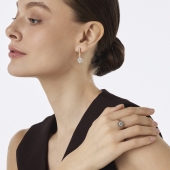 Кольцо из золота с бриллиантами, коньячными бриллиантами и изумрудом