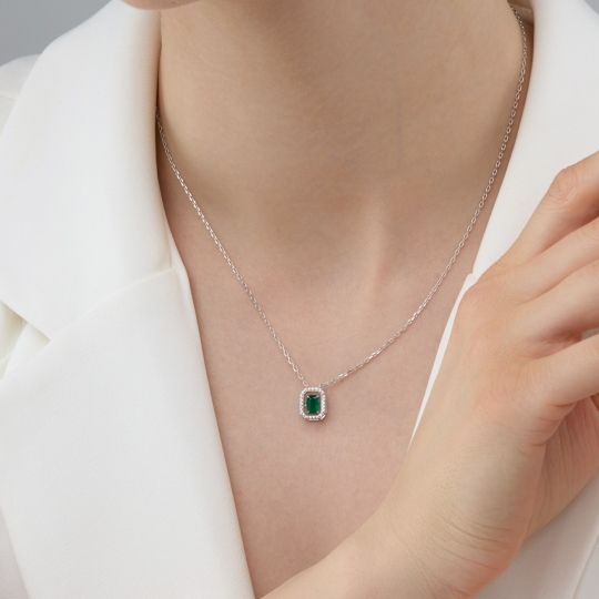 Колье из серебра с бриллиантом