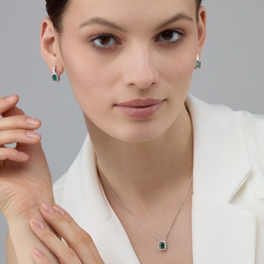 Колье из серебра с бриллиантом