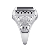 Кольцо-печатка из серебра с ониксом 