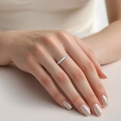 Кольцо из серебра с фианитами