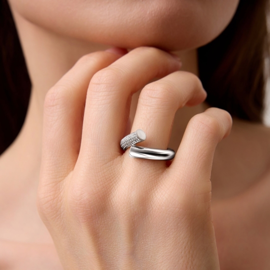 Кольцо из серебра с ювелирным кристаллом и фианитами