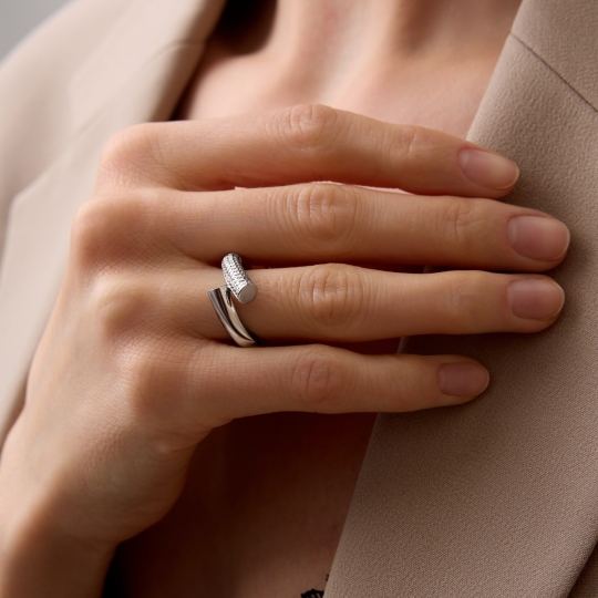 Кольцо из серебра с ювелирным кристаллом и фианитами