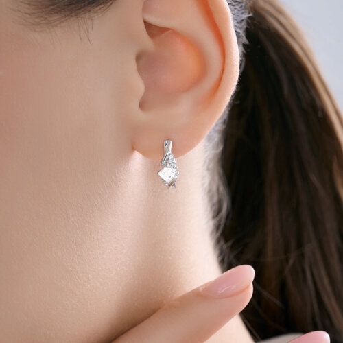 Серьги из серебра с фианитами