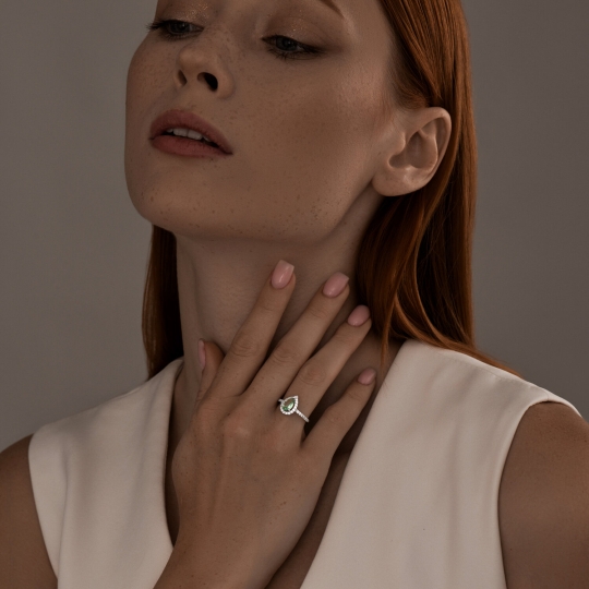 Кольцо из серебра с фианитами