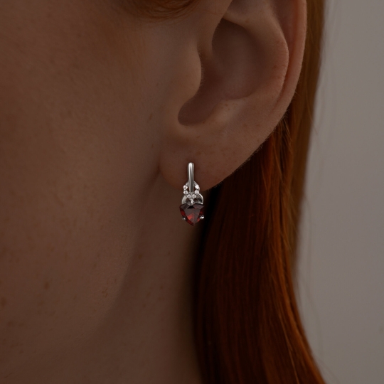 Кольцо из серебра с гранатом и фианитами