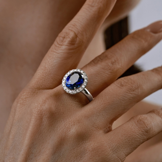 Кольцо из серебра с гранатом и фианитами