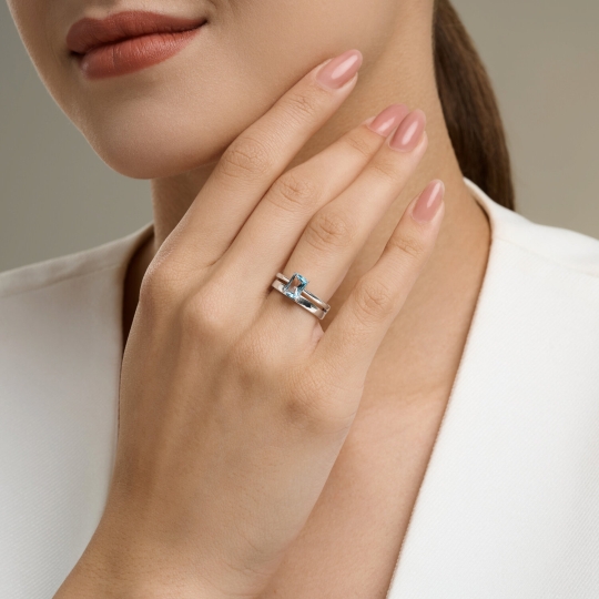 Кольцо из серебра с фианитом