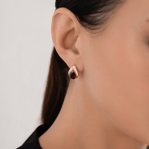 Серьги из серебра с позолотой, гранатами и фианитами