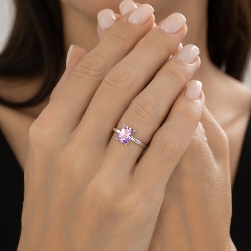 Кольцо из серебра с ювелирным кристаллом и фианитами