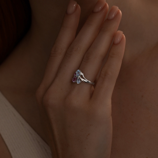 Кольцо из серебра с фианитом