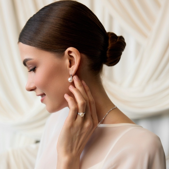 Кольцо из серебра с жемчугом и фианитами