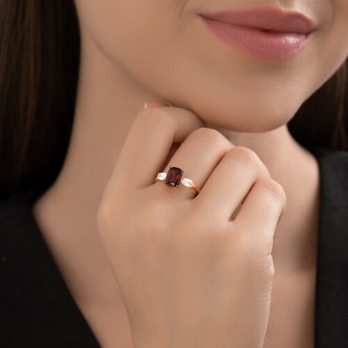 Серьги из серебра с позолотой, гранатами и фианитами